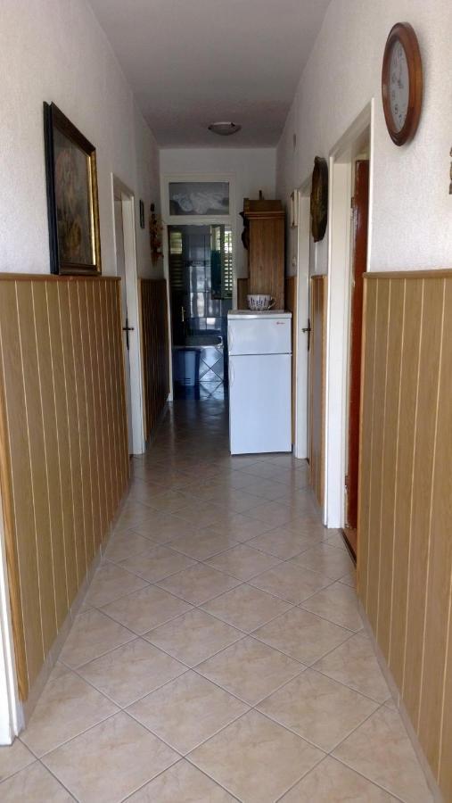 Sandra Rab Town Luaran gambar